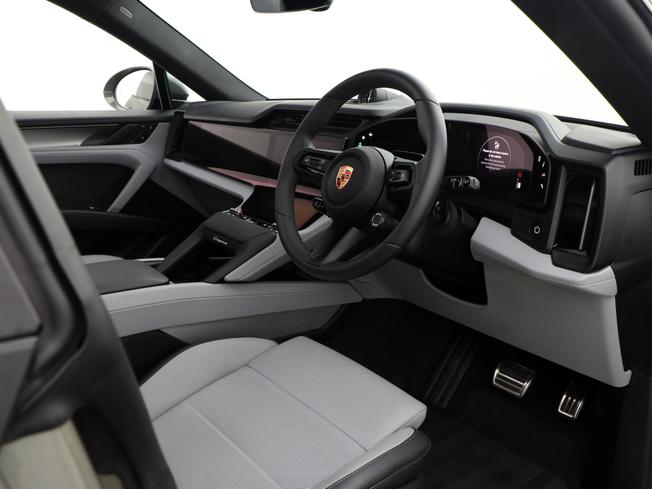 PORSCHE Cayenne Electric Photo 31