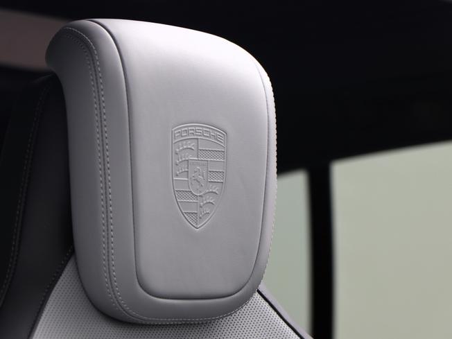 PORSCHE Cayenne Electric Photo 33
