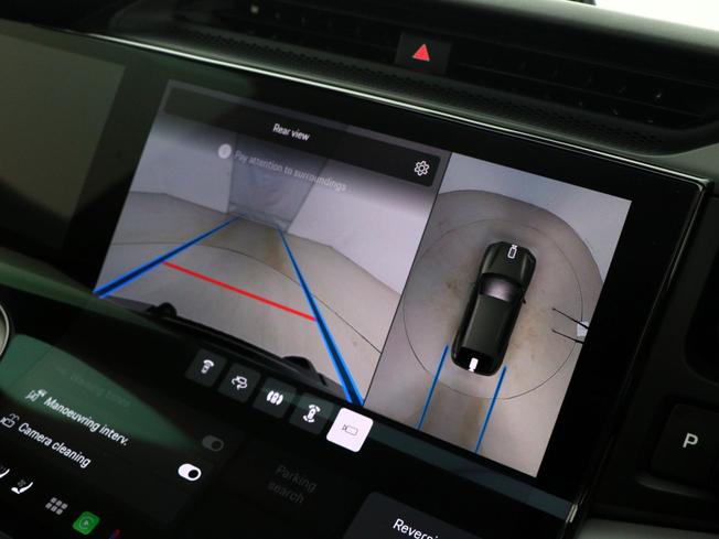 PORSCHE Cayenne Electric Photo 36
