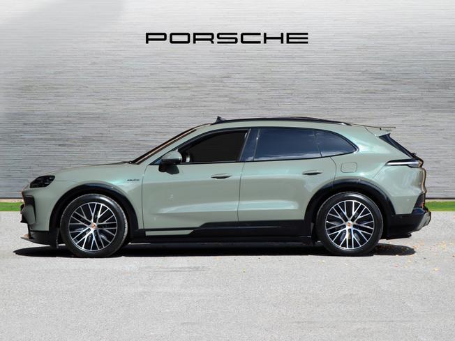PORSCHE Cayenne Electric Photo 37