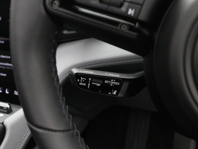 PORSCHE Cayenne Electric Photo 39