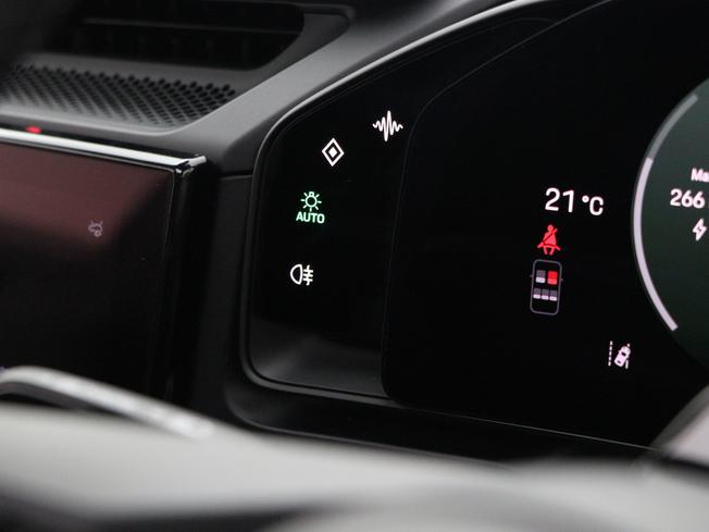 PORSCHE Cayenne Electric Photo 42