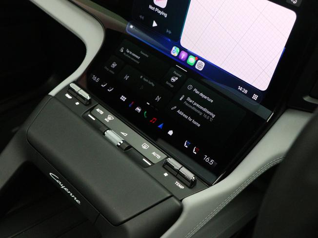 PORSCHE Cayenne Electric Photo 46