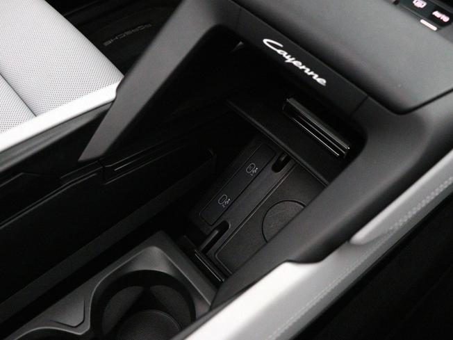 PORSCHE Cayenne Electric Photo 47