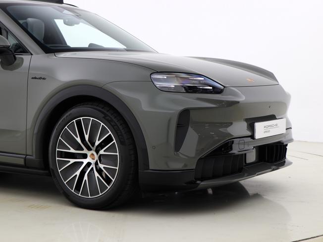PORSCHE Cayenne Electric Photo 9
