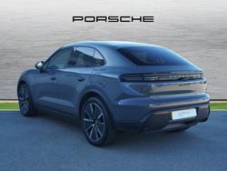 PORSCHE Macan Photo 2