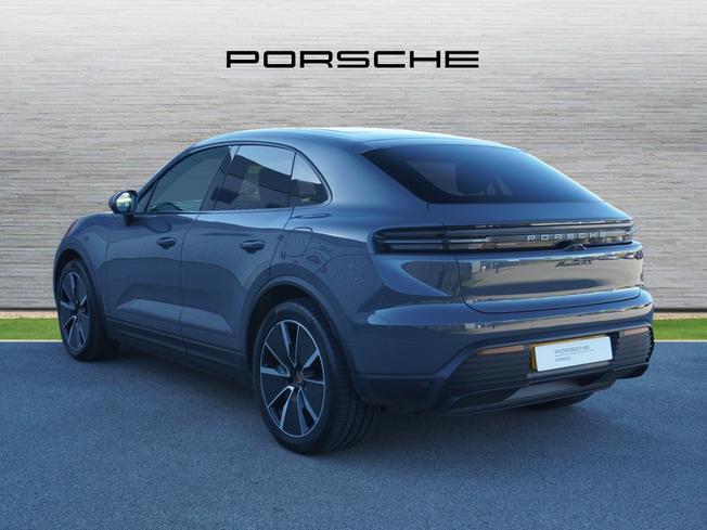 PORSCHE Macan Photo 2