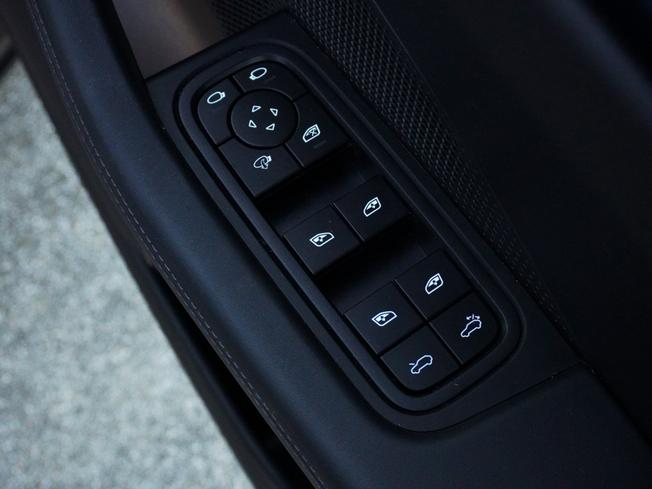 PORSCHE Macan Photo 23