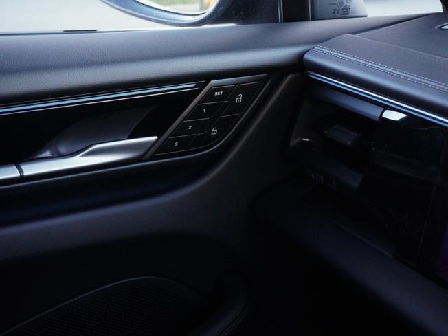 PORSCHE Macan Photo 24