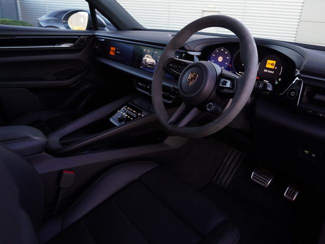 PORSCHE Macan Photo 3