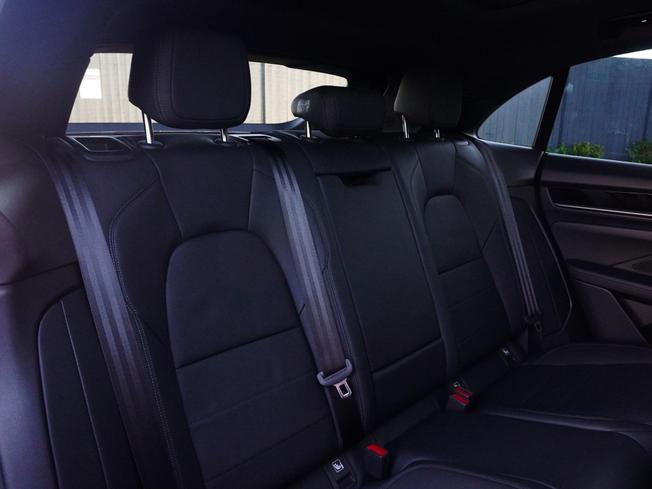 PORSCHE Macan Photo 8