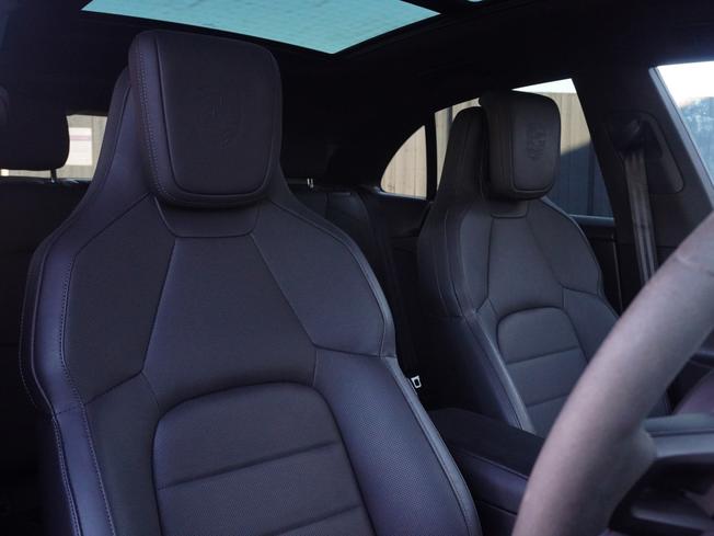 PORSCHE Macan Photo 9