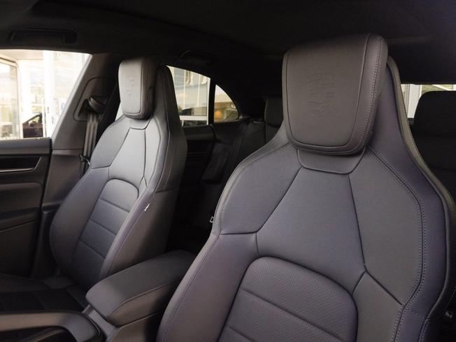 PORSCHE Macan Photo 11