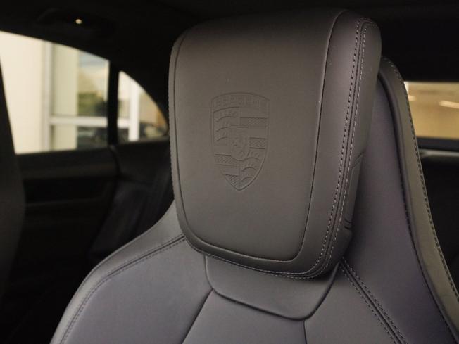 PORSCHE Macan Photo 16