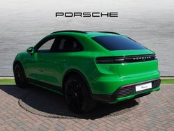 PORSCHE Macan Photo 2