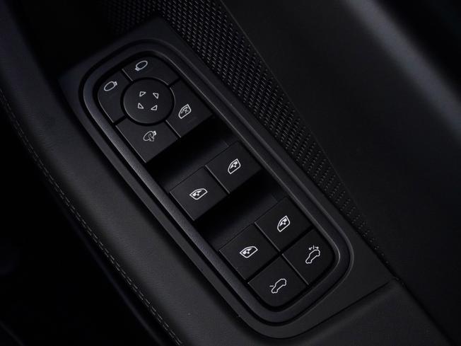 PORSCHE Macan Photo 24