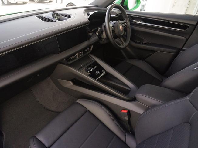 PORSCHE Macan Photo 3