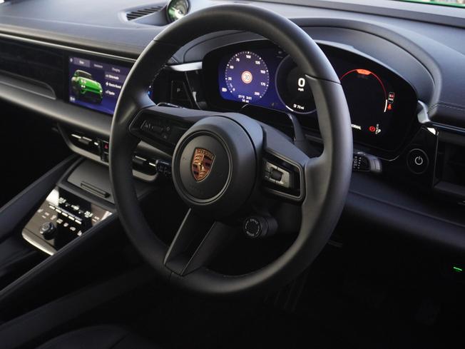 PORSCHE Macan Photo 8