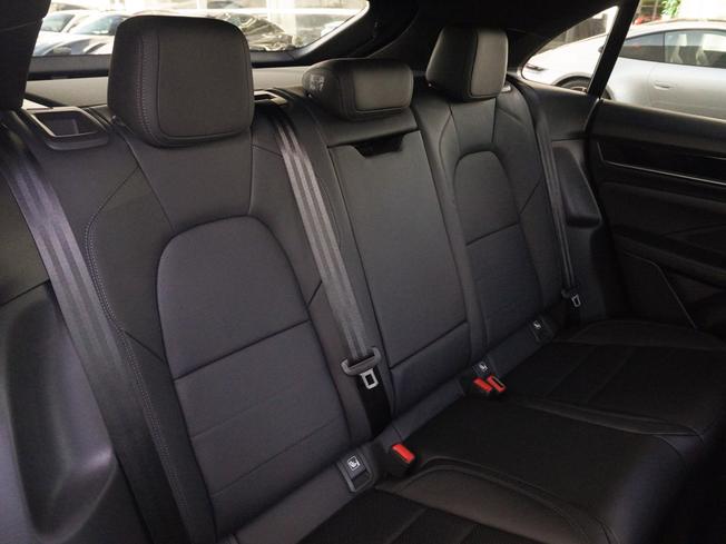 PORSCHE Macan Photo 9