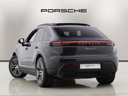 PORSCHE Macan Photo 2