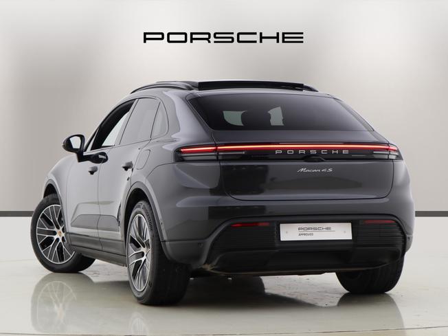 PORSCHE Macan Photo 2