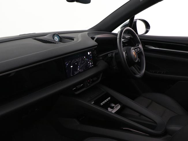 PORSCHE Macan Photo 3