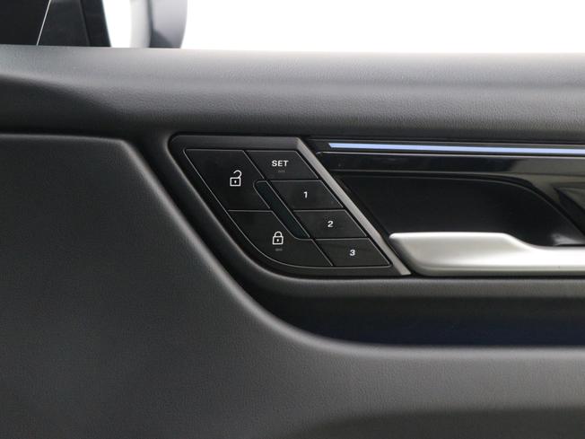 PORSCHE Macan Photo 45