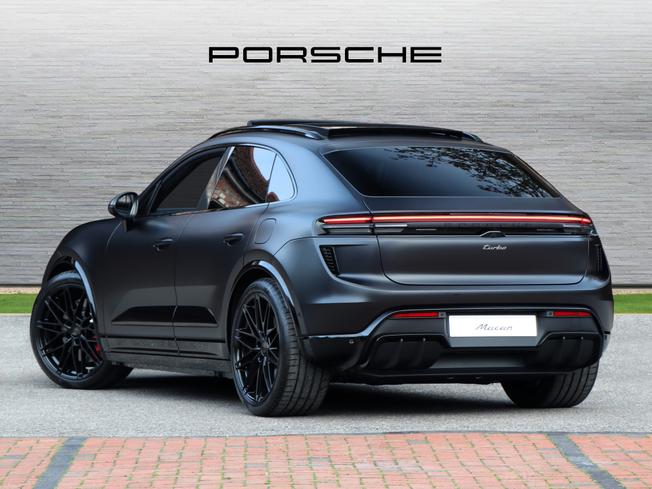 PORSCHE Macan Photo 2