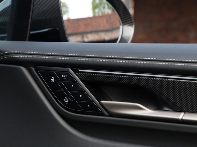 PORSCHE Macan Photo 34