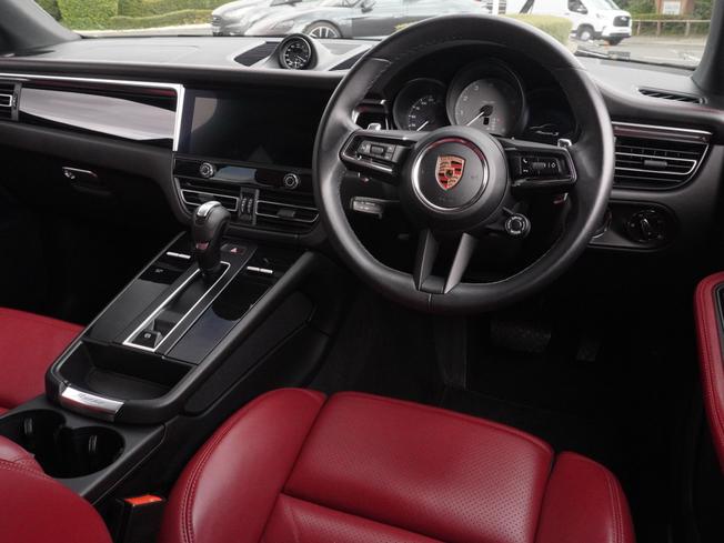 PORSCHE Macan Photo 10