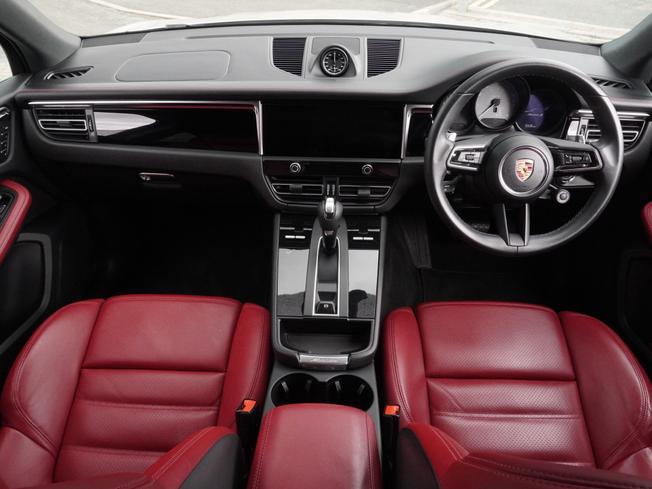 PORSCHE Macan Photo 11