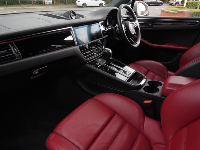 PORSCHE Macan Photo 12