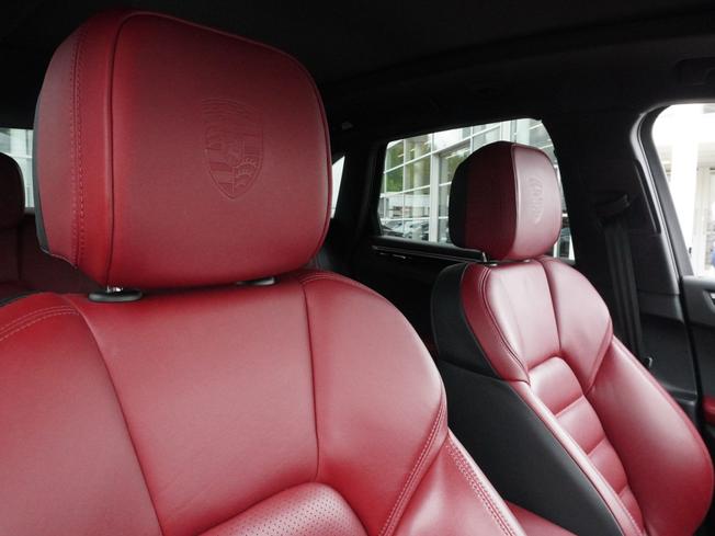 PORSCHE Macan Photo 16
