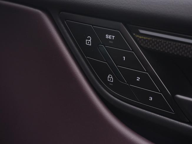 PORSCHE Macan Photo 22