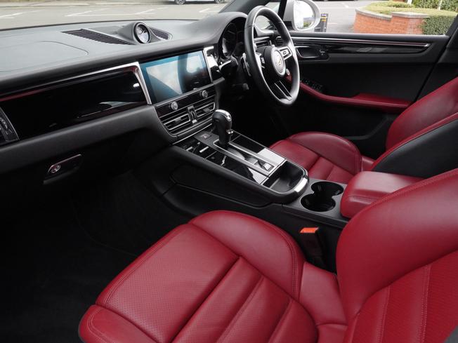 PORSCHE Macan Photo 3