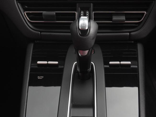 PORSCHE Macan Photo 37