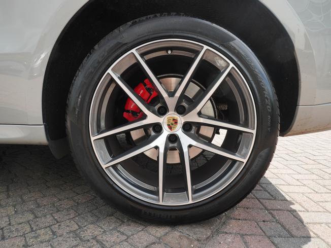 PORSCHE Macan Photo 4