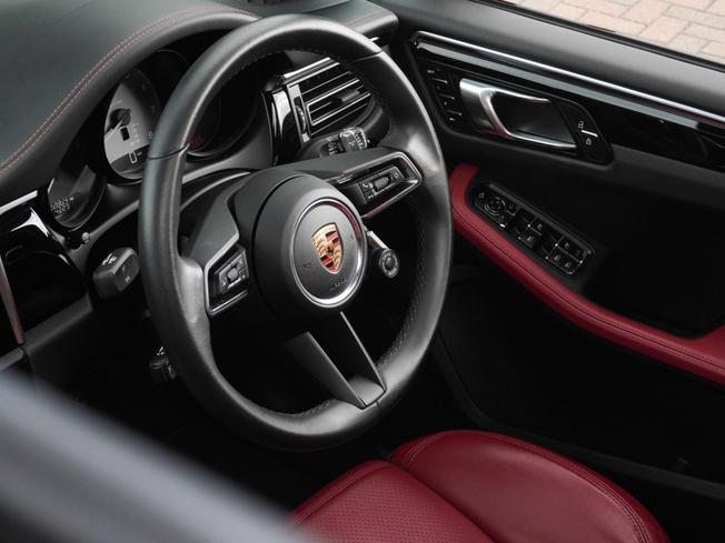 PORSCHE Macan Photo 8