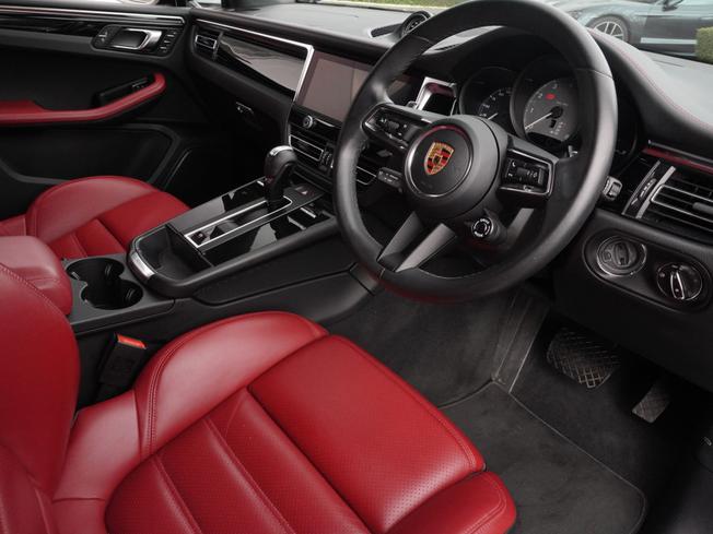 PORSCHE Macan Photo 9