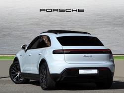 PORSCHE Macan Photo 2