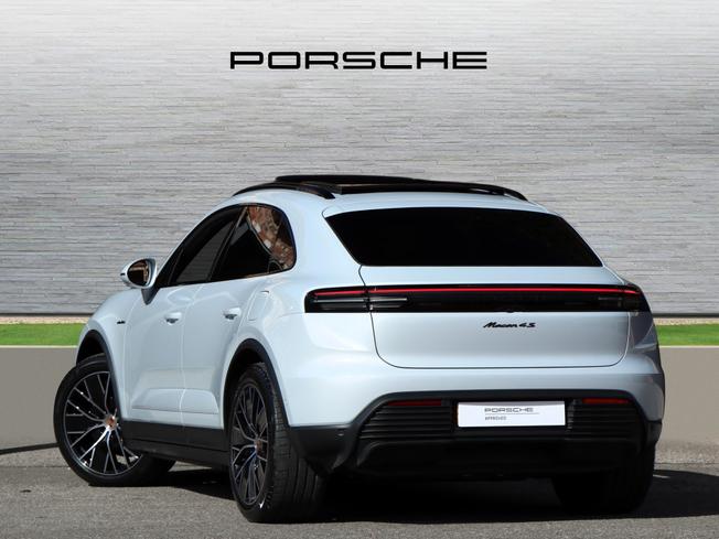 PORSCHE Macan Photo 2