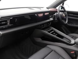 PORSCHE Macan Photo 3