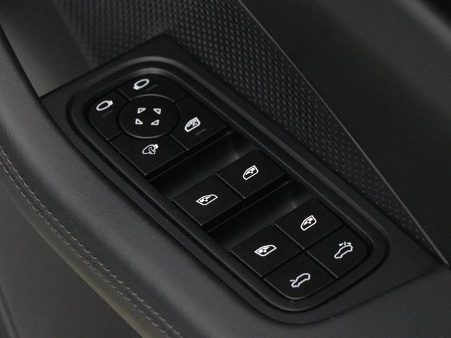 PORSCHE Macan Photo 36