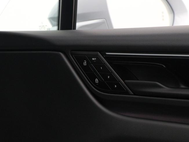 PORSCHE Macan Photo 38