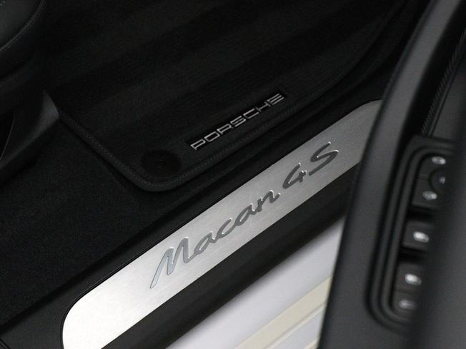 PORSCHE Macan Photo 39
