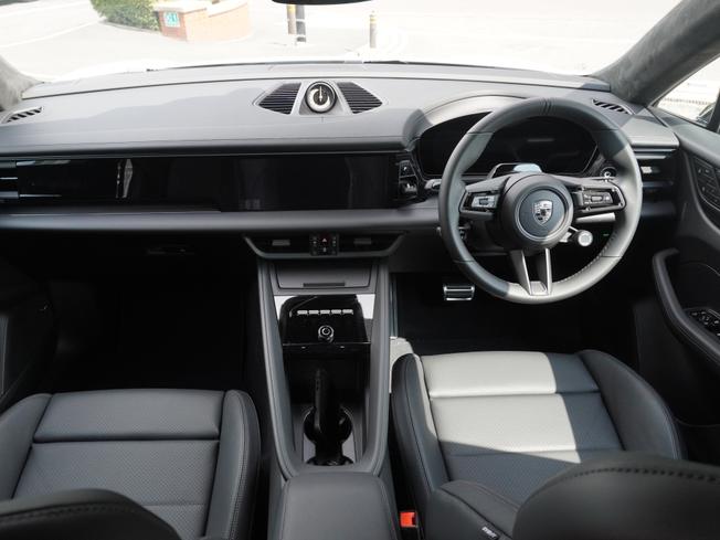 PORSCHE Macan Photo 10