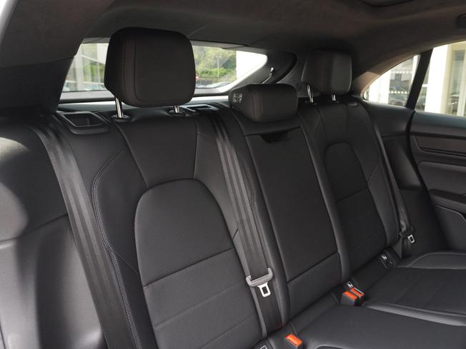 PORSCHE Macan Photo 15