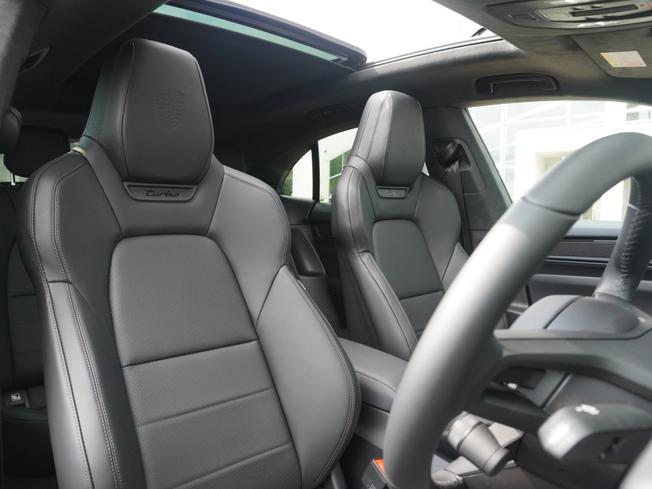 PORSCHE Macan Photo 16