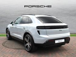 PORSCHE Macan Photo 2