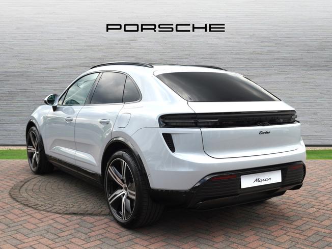 PORSCHE Macan Photo 2